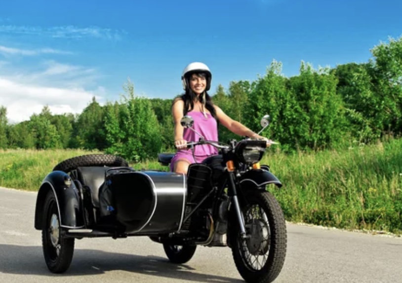 Motocykl s postranním vozíkem